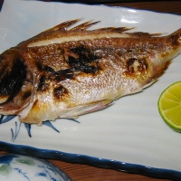 Grilled fish Grilled fish. The stomach was full of sand.