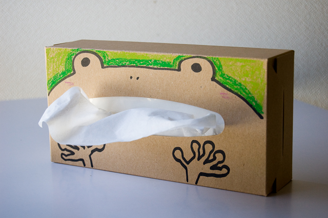 kaeru-1-4 Noticing how I've started to look for the frog every morning, sweetpea Mari decorated this tissue box for me.